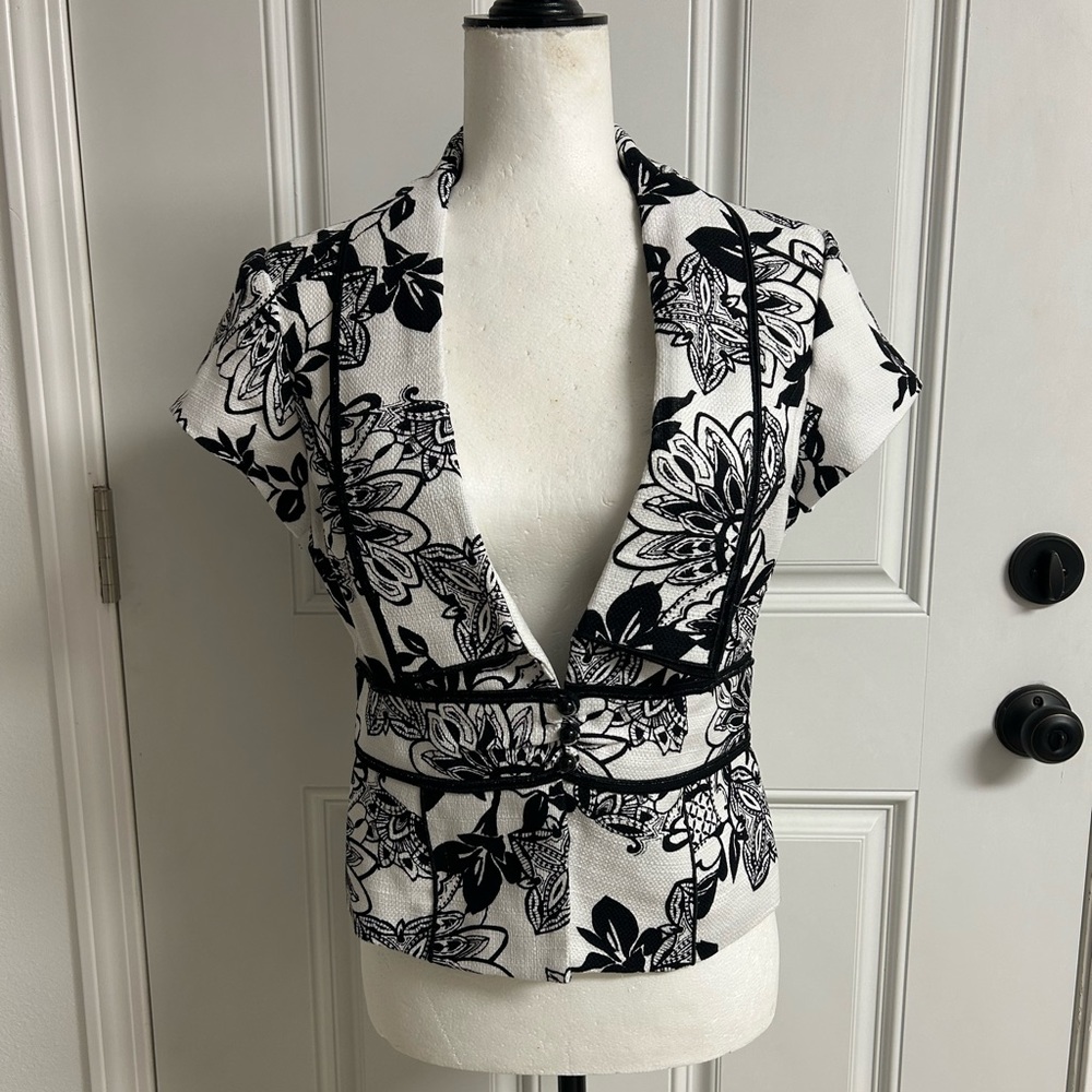 WHBM Black & White Floral Blazer Jacket NWOT Size 6